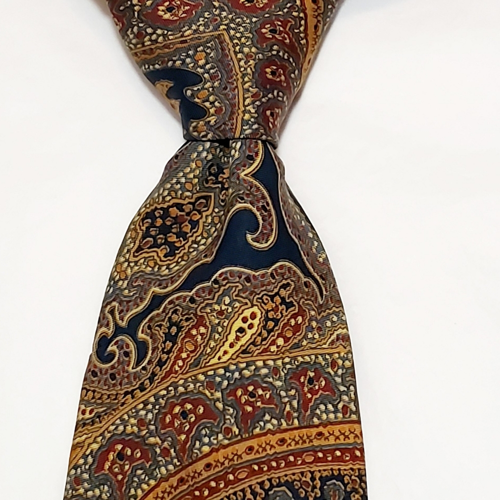 Vintage BROOKS BROTHERS  100% Silk Necktie